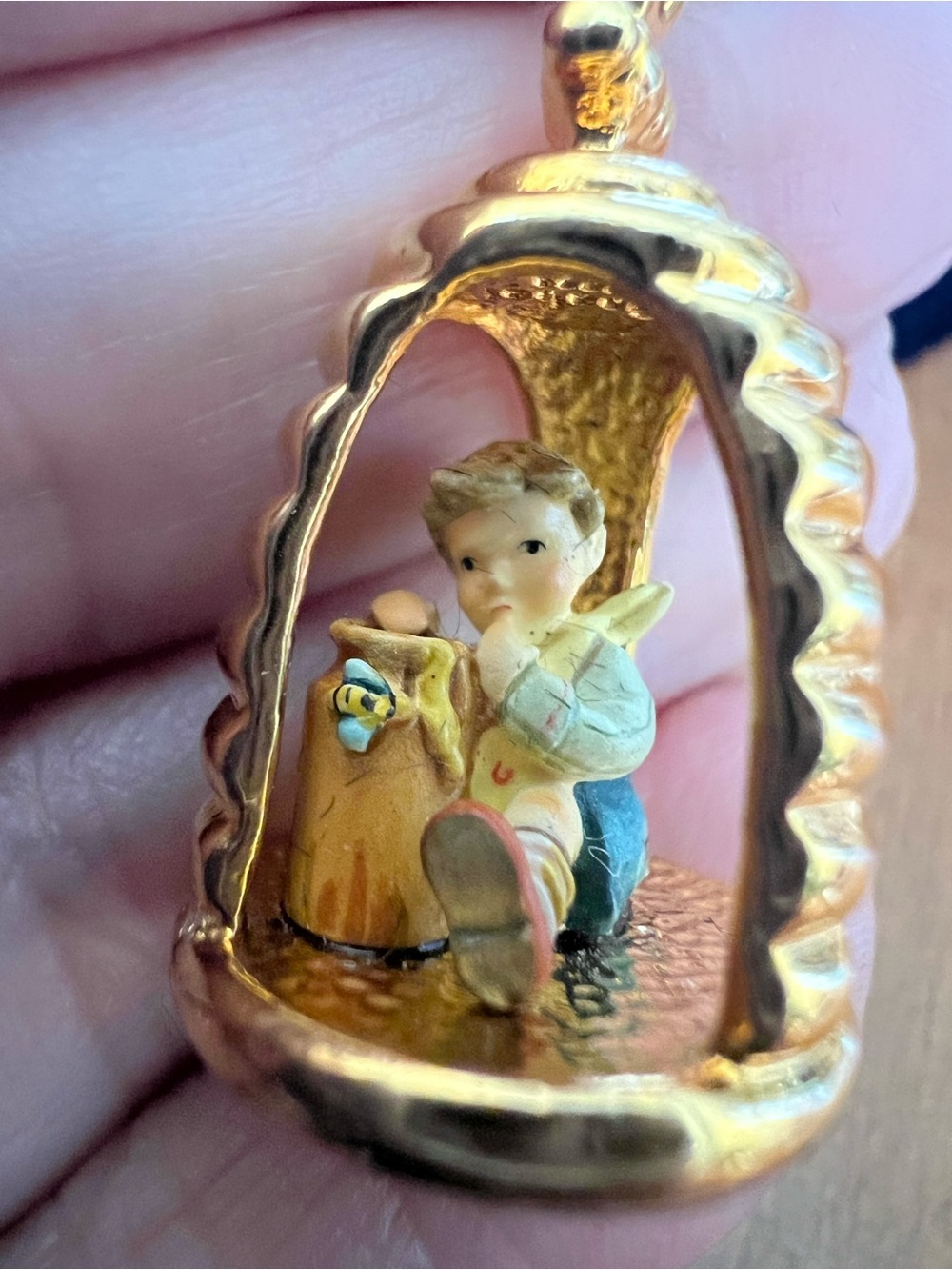 Hummel club exclusive Honey pot pendant necklace - Picture 2 of 5